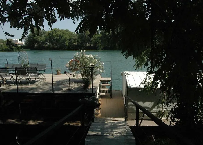 Bed and Breakfast Péniche Espoir bulle à Avignon